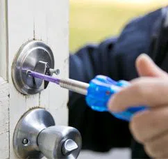 City Locksmith Store Farmington, CT 860-358-0844 - 12-Changing-Locks